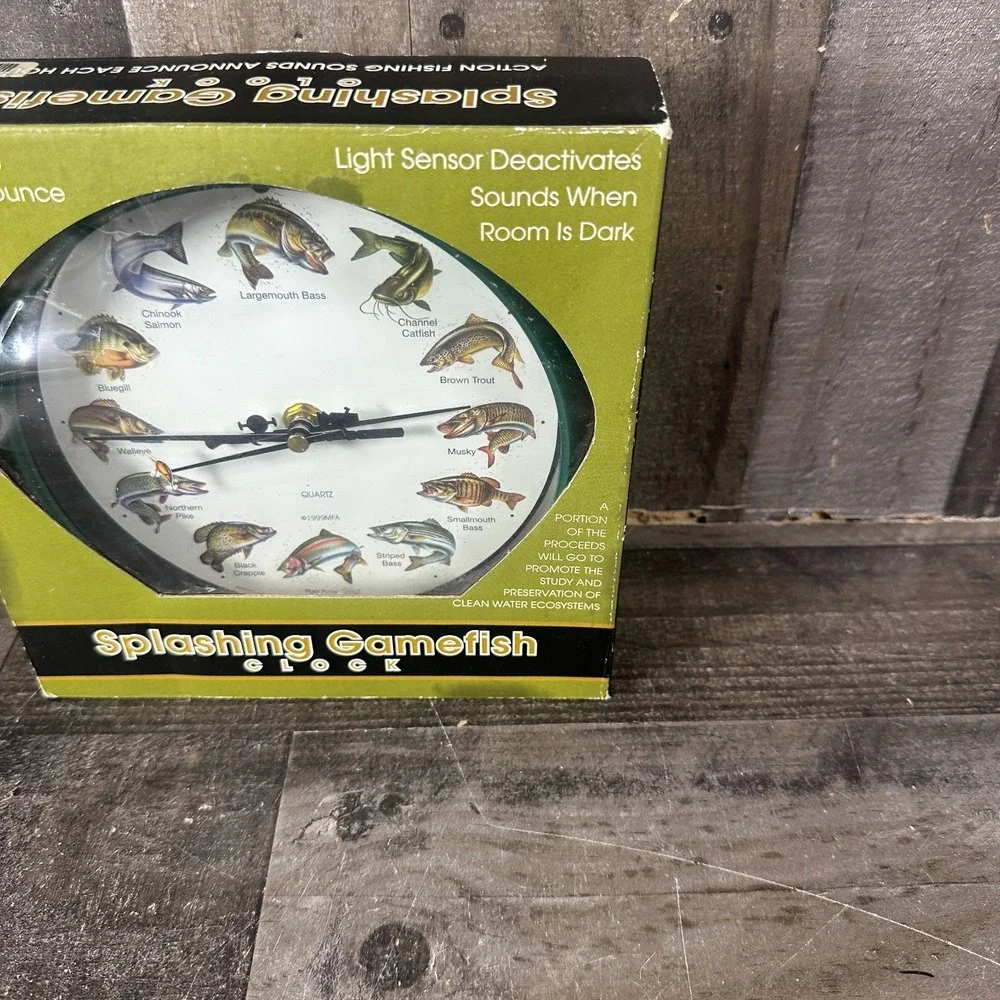 VTG Splashing GAMEFISH Hourly Fishing With Fish Sounds-Wall Clock New Open Box